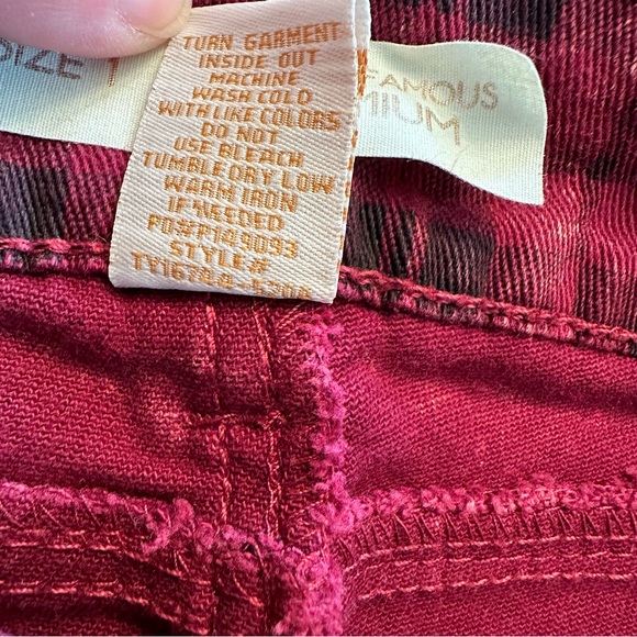 ALMOST FAMOUS Premium Red Plaid Distressed Skinny Jeans Size 1 - Picture 8 of 13